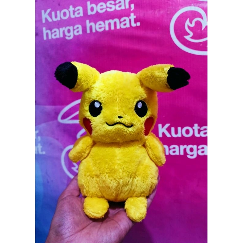 boneka pokemon Pikachu Takara tomy