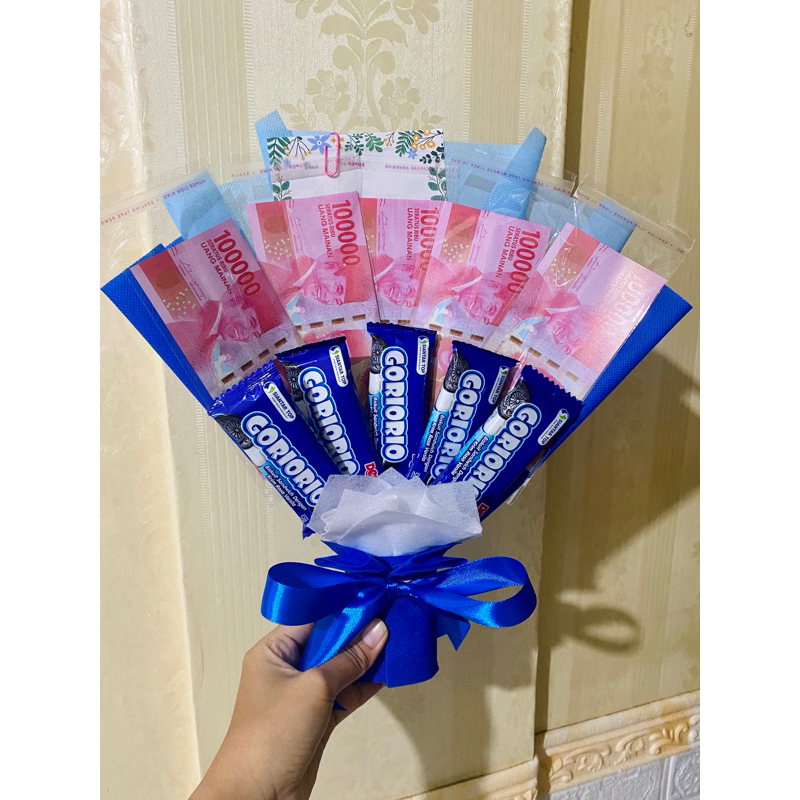 

Buket uang dan snack hamper ultah wisuda kain spunbond