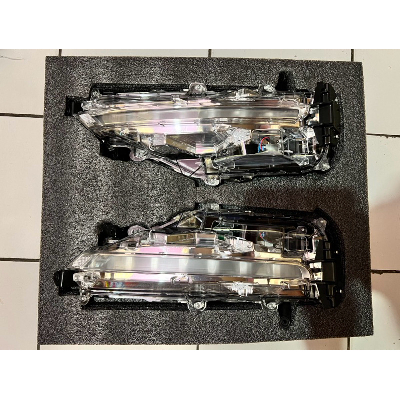 DRL Fortuner GR sport 2023 original stanley