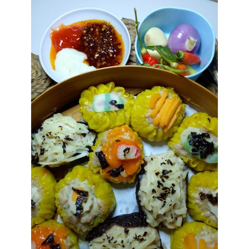 

dimsum premium halal isi 25 PSC dimsum mix dimsum seafood free 3 macam saus da Chili oil dimsum