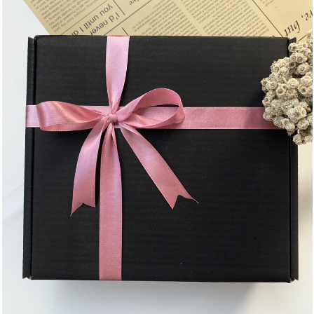 

BOX HAMPERS HITAM 22X22X8/ KOTAK KADO/ GIFT BOX/ BOX WEDDING BIRTHDAY ANNIVERSARY