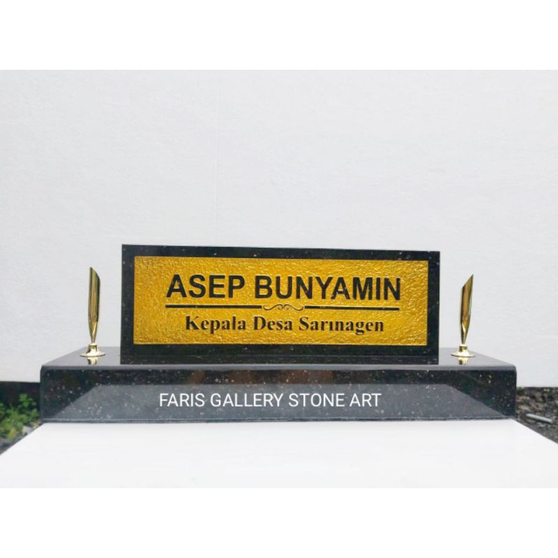 

PAPAN NAMA MEJA/NAME TAG MEWAH ISTIMEWA BAHAN FULL GRANIT ALAM GOLD GALAXY TERBAIK