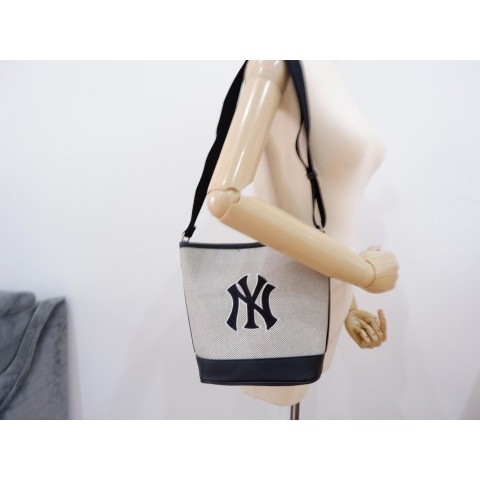 TAS WANITA SLINGBAG MLB BASIC BIG LOGO CANVAS BUCKET BAG NEW YORK YANKEES ORIGINAL