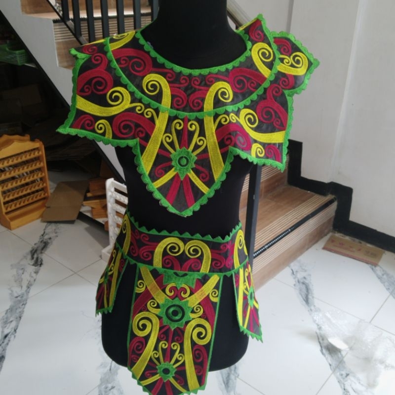 renda bordir /Baju tari adat dayak