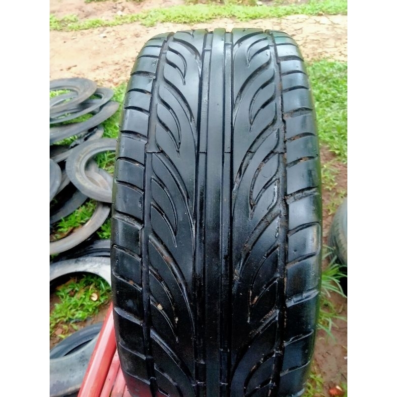 Ban Mobil Copotan Ring 18 Ukuran 215/40 R18 Merek Accelera Second Tubless