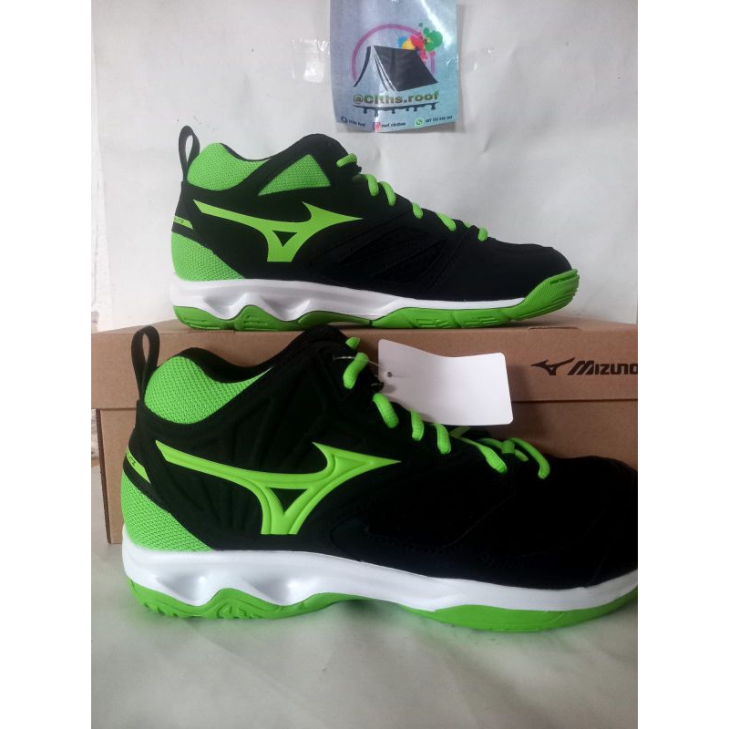 sepatu volly sepatu volly mizuno sepatu badminton mizuno dynablitz mizuno momentum 3 sepatu volly mi