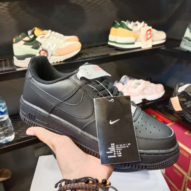 Nike air force 1 triple black