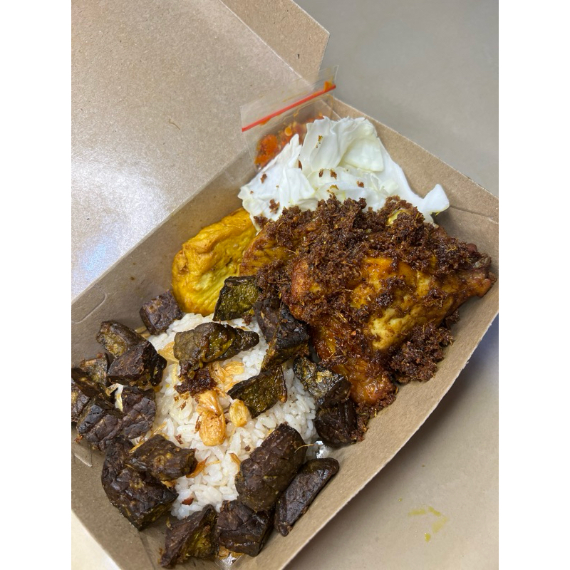 

Ayam ungkep serundeng