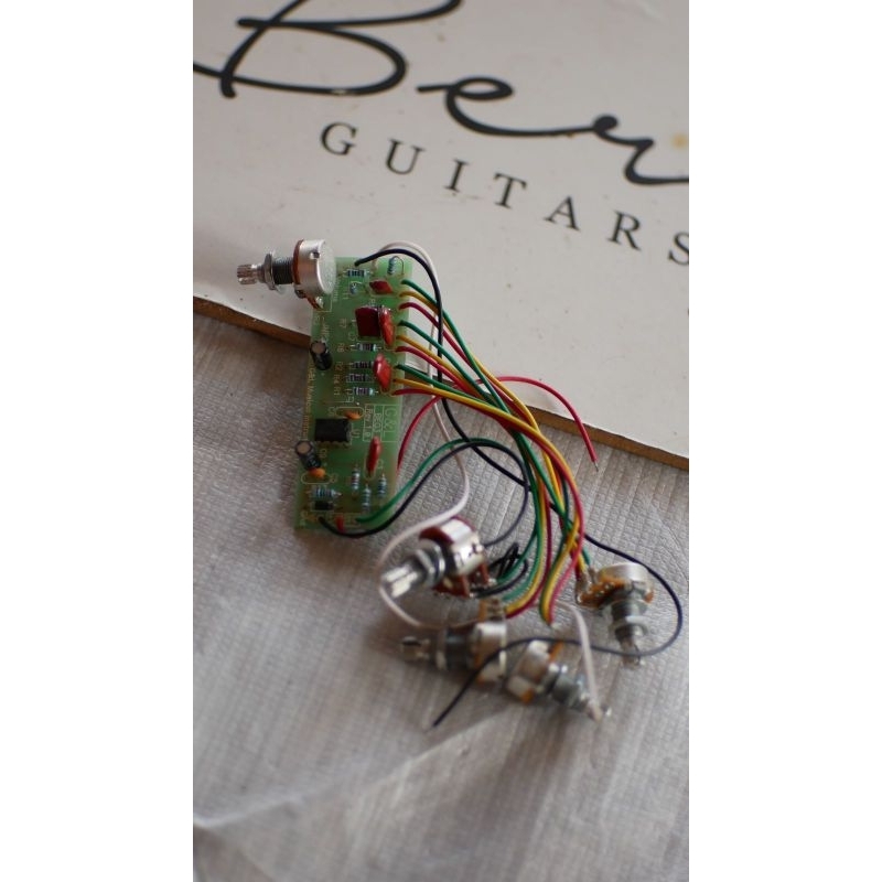 PreAmp G&L M1 untuk Bass.