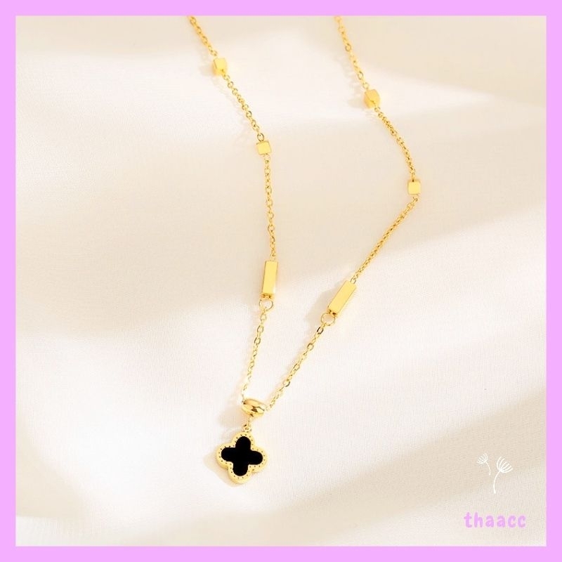 Kalung titanium wanita motif klover terbaru 2 warna hitam dan putih