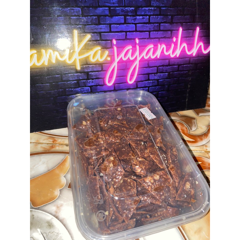

keripik coklat TOKRIPS by mamika, gurih, enak dan renyah