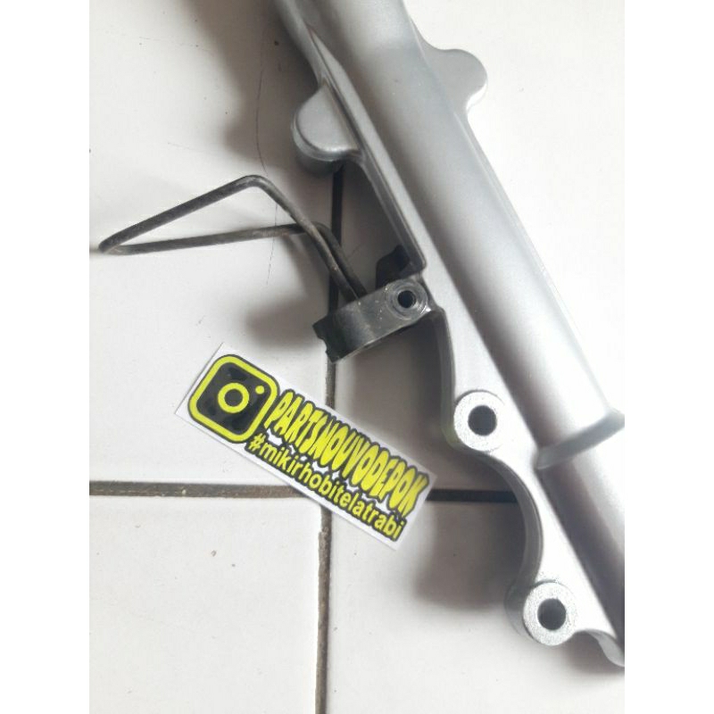 Breket selang rem depan Nouvo / breket sok depan nouvo / dudukan selang rem nouvo / sok depan yamaha