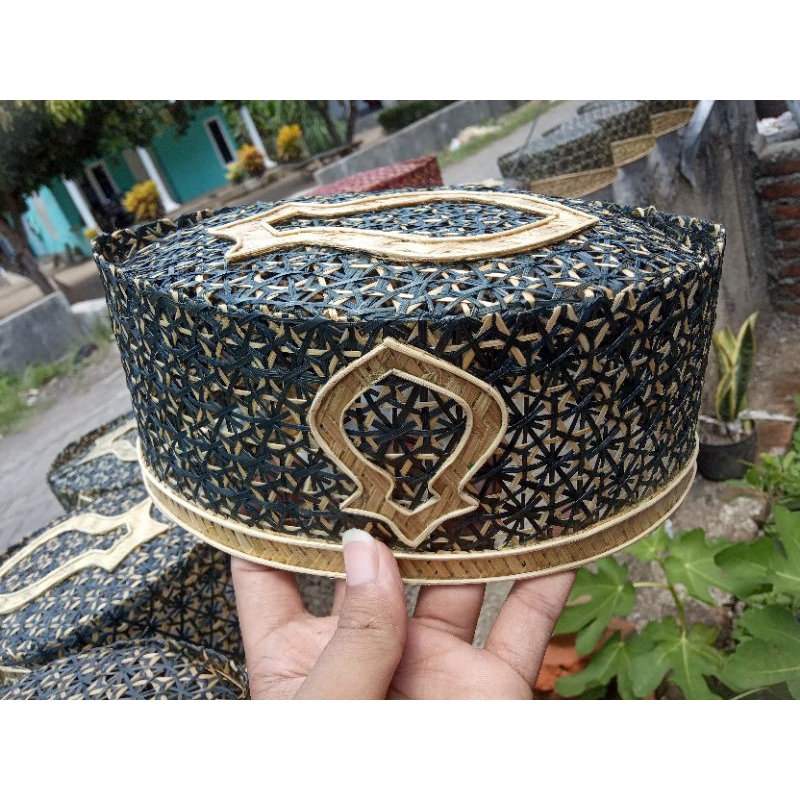 songkok anyaman bambu