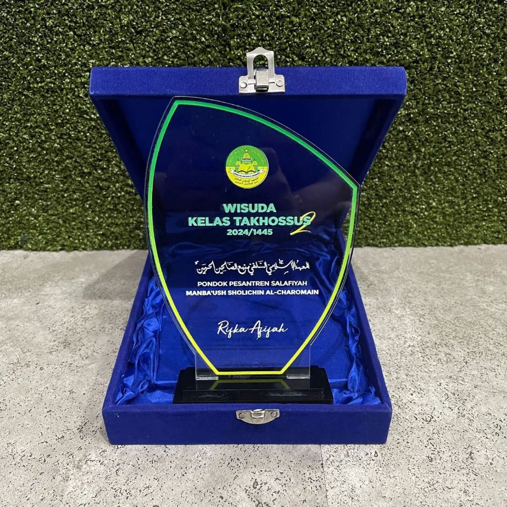 {Plakat} Plakat Akrilik Custom Wisuda Wedding Lomba KKN Kampus Mengajar Penghargaan Trophy Piala Per