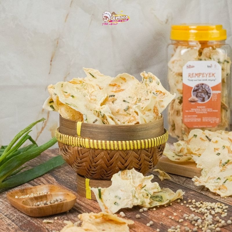 

Rempeyek udang rebon