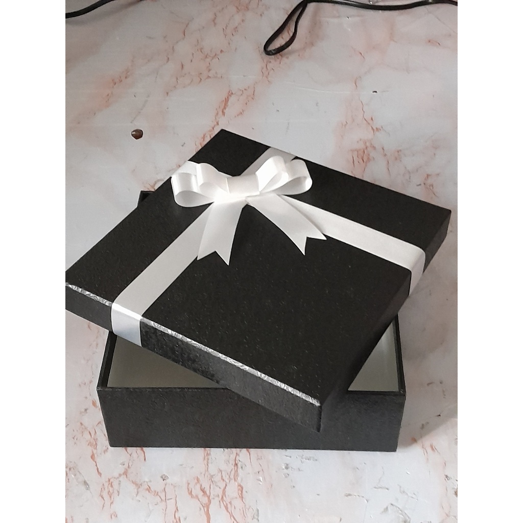 

DGS 15x15 T 5cm Gift Box Kotak Kado Mini / Kotak Kado Hadiah / Gift Box Kotak Kado Mini / Mini Gift Box Kotak/ Box Mini Untuk Kado Mini