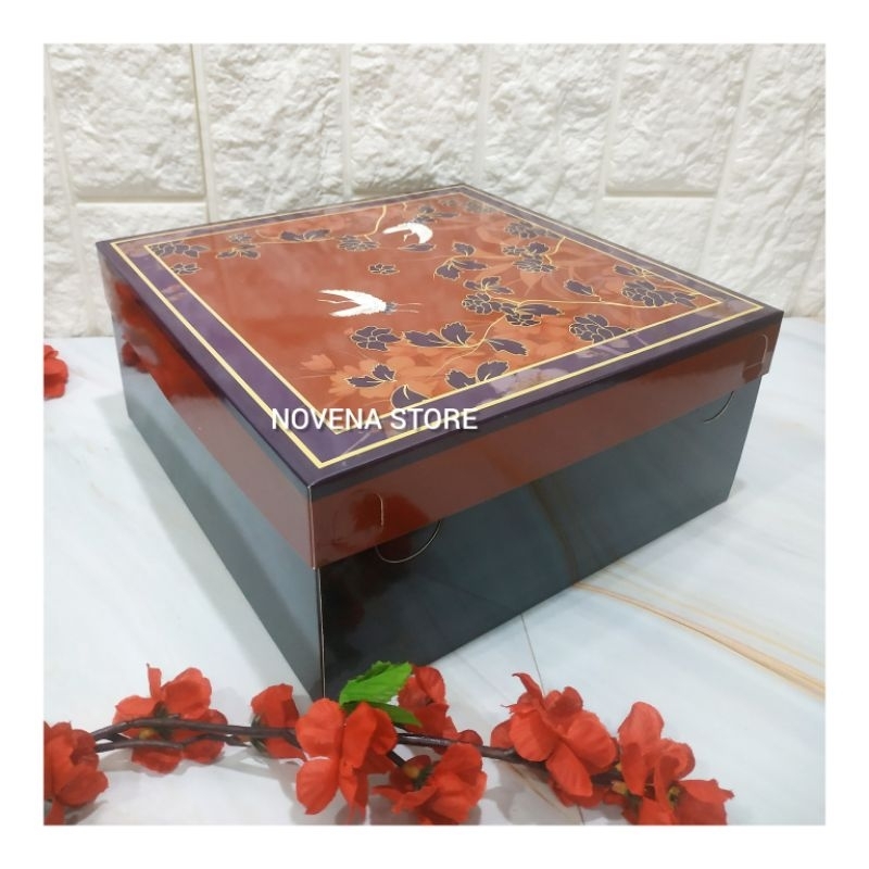 

BOX IMLEK 22X22X10CM KOTAK DUS KUE BOLU LAPIS CNY