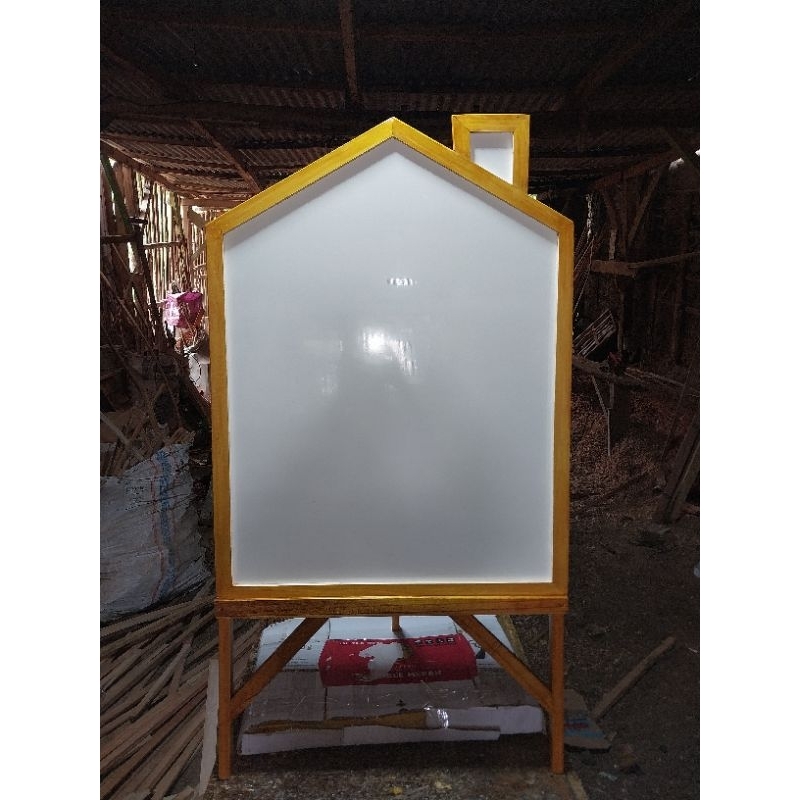 

papan tulis bentuk kastum dengan ukuran besar 80x60+peyangaya +sepidol