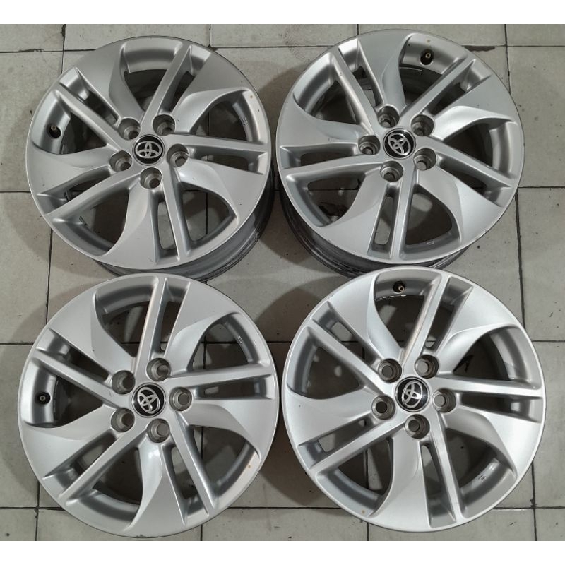 Velg pelek mobil Second OEM Toyota sienta Ring 15 bisa  new avanza xenia  corona absolut