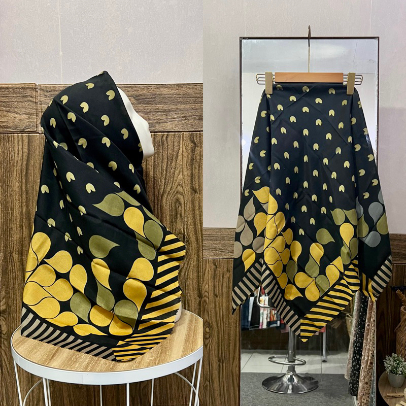 HIJAB VOAL MOTIF HITAM KUNING LOVE/JILBAB SEGIEMPAT MOTIF 452/JILBAB BAHAN VOAL MOTIF