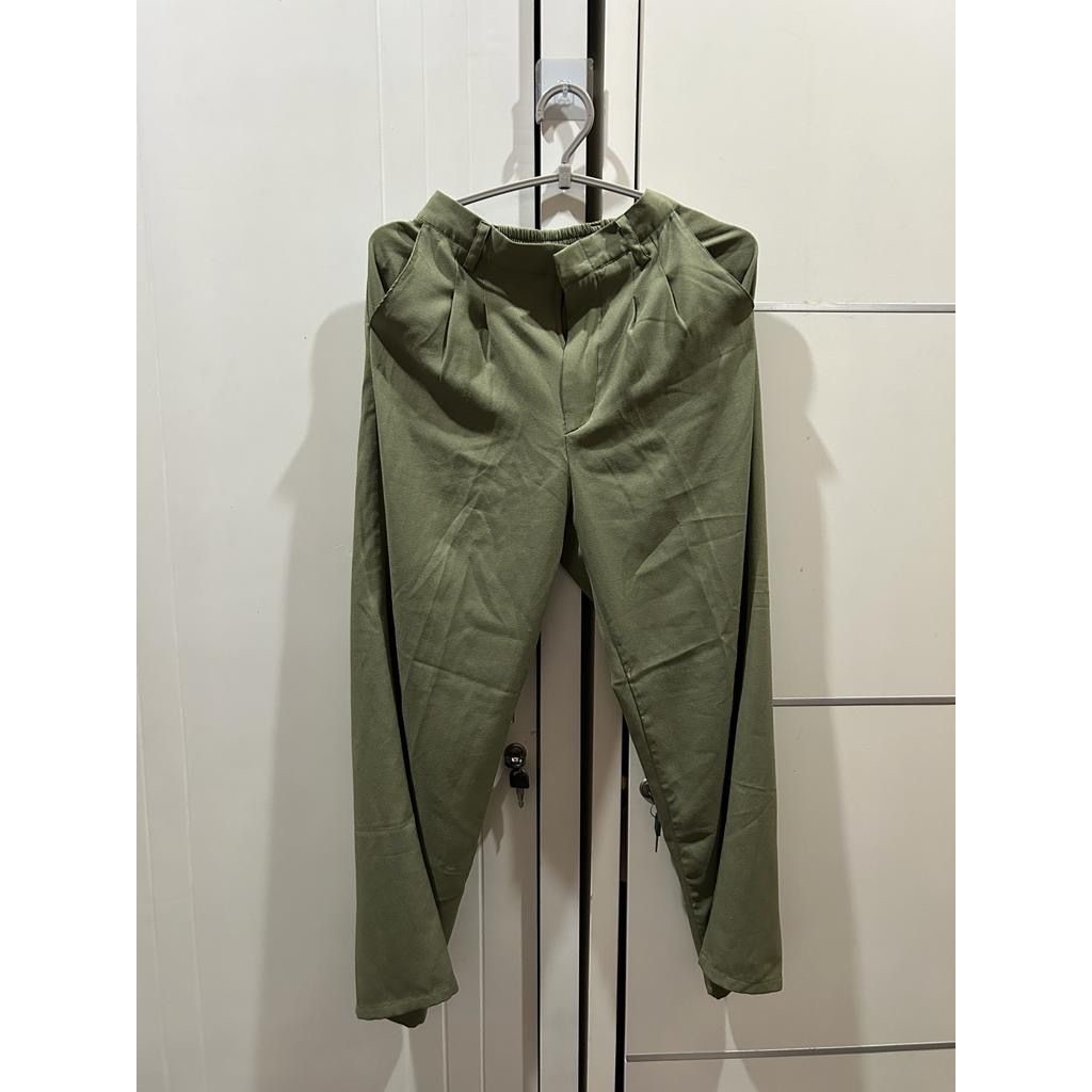 Celana Kain Hijau Army Salem merk Wear Label