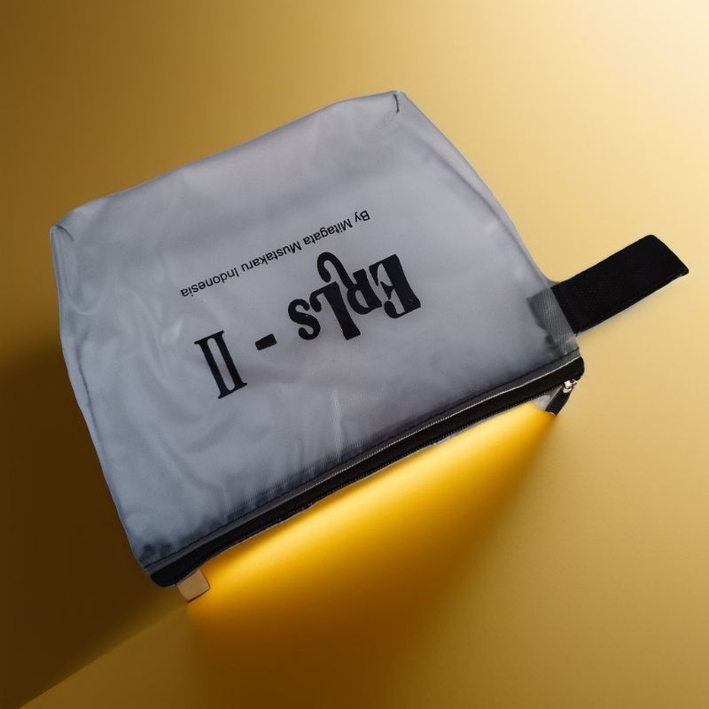 Dompet Kosmetik Plastik Mika Transparan Anti Air Warna Hitam