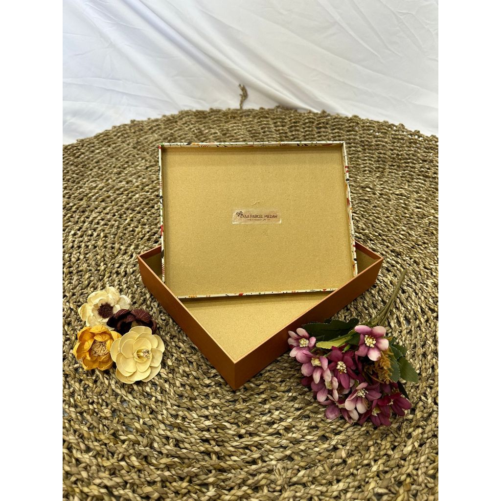 

kotak hampers