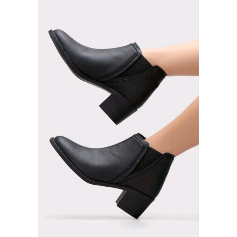 NEW AdorableProjects Boots