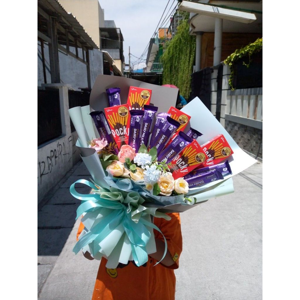 

Buket Coklat Campur (DAIRY MILK 62gr & POCKY) Buket Wisuda/birthday/Hari Guru/Valentine