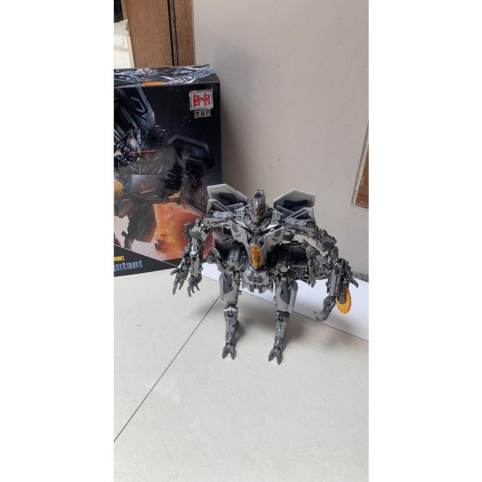 Black Mamba LS 04 Starscream Transformers