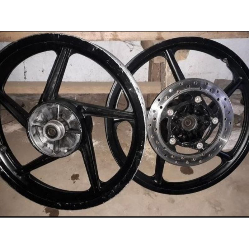 velg bajaj pulsar 135 original normal depan belakang  utuh tidak ada minus
