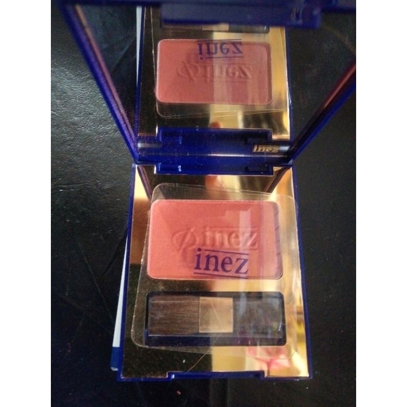 blush on inez