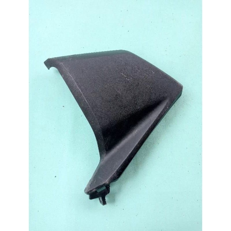 Cover garnis sambungan body depan Kiri Vario 160 original bekas
