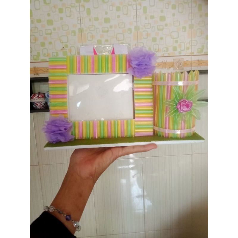 

tempat pensil sedotan bahan daur ulang