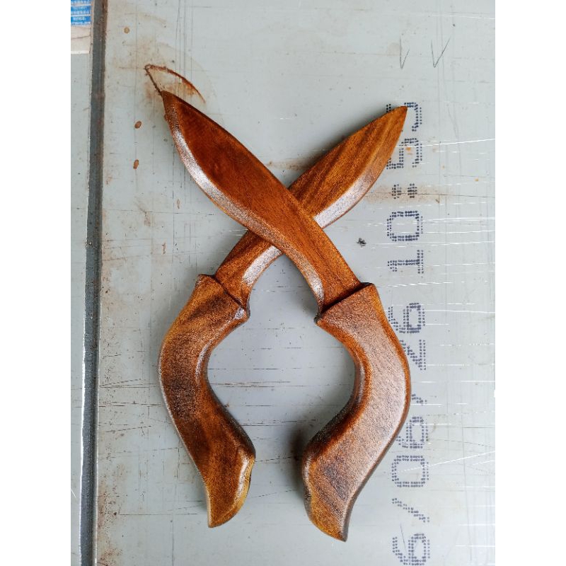 Kerajinan tangan Badik kayu Makassar cosplay