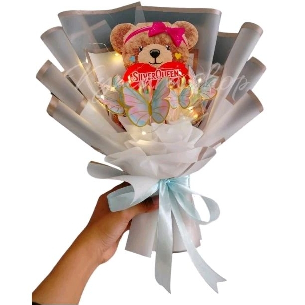 ready buket coklat beruang silverqueen hias kupu dan Led