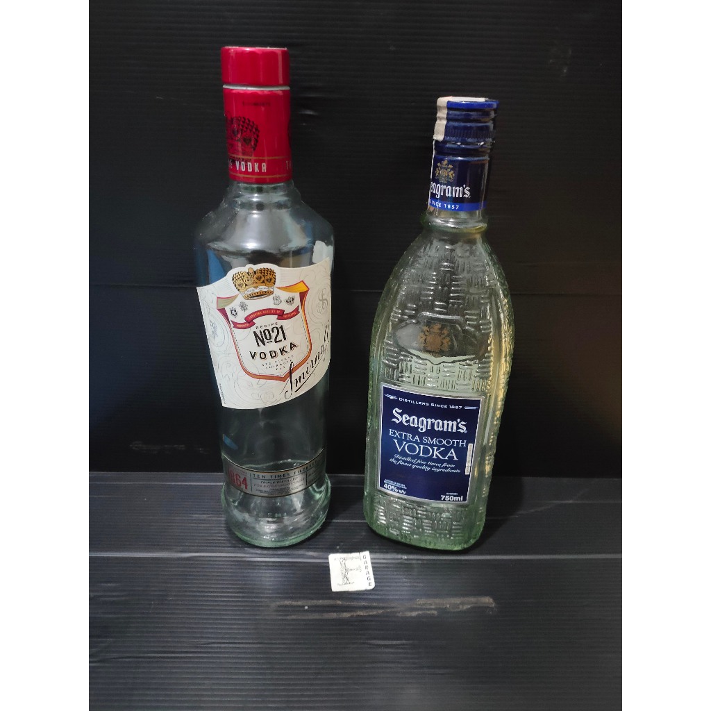 Botol Kaca Gelas Vodka Kosong Bekas Second Dekorasi Pajangan Koleksi