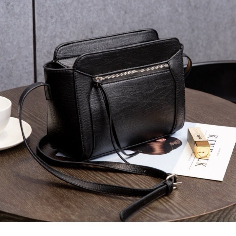 Tas selempang stadivarius / Stadivarius sling bag