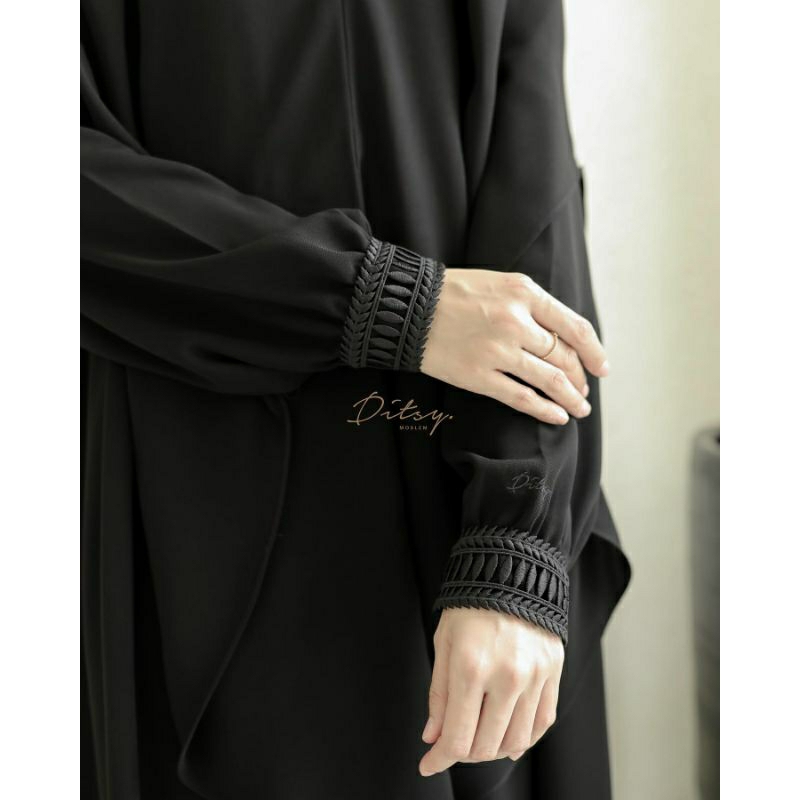 Ditsy Linnaea Lura Black size S ~ Ditsy Moslem
