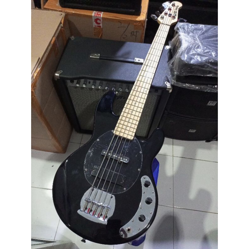 BASS MUSICMAN STRING 5