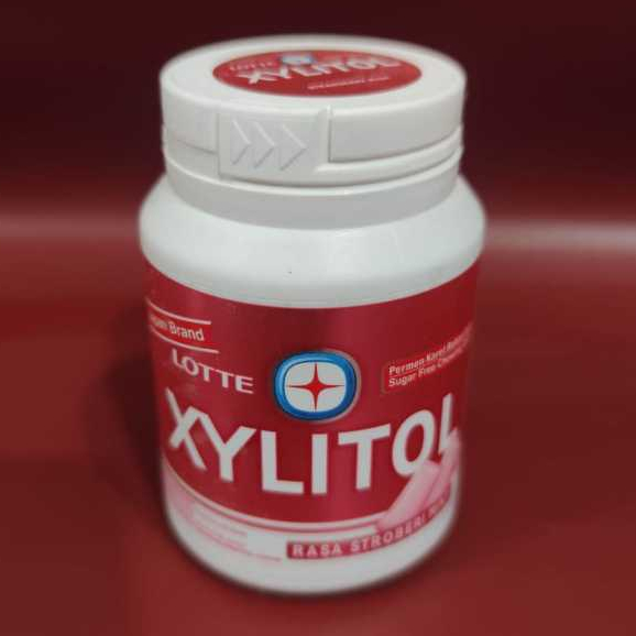 Lotte Xylitol Rasa Strawberry Mint 40 Butir - Permen Karet Mint