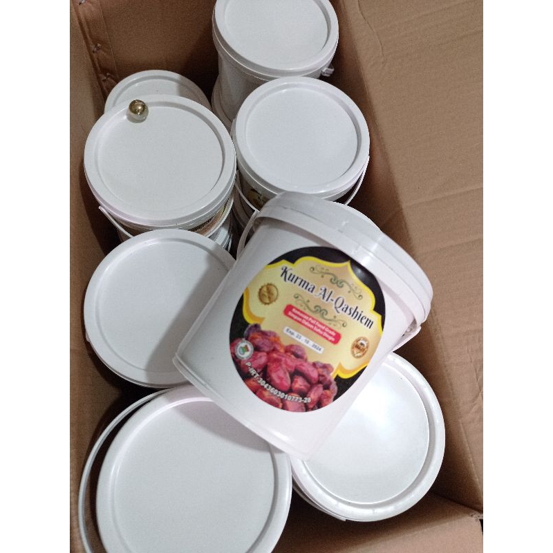 

Kurma kemasan kaleng