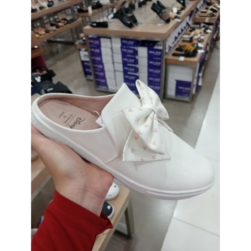 sepatu disney nevada