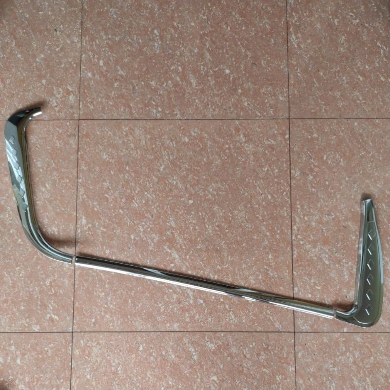 pelapis cover lis kaca samping dan pilar kaca mobil truk Mitsubishi canter l300 chrome CROME plastik