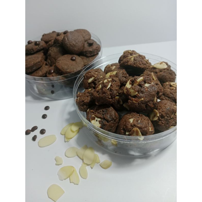 

cookies double chocolate almond