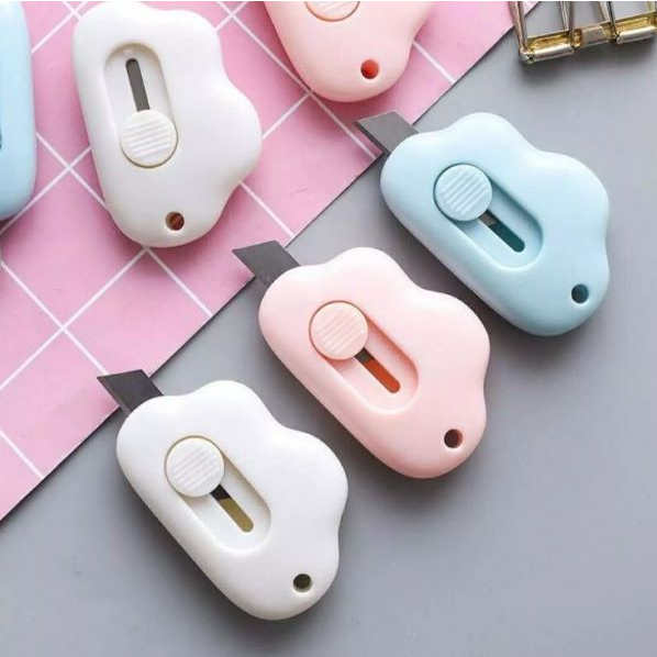 

Cutter Mini Bentuk Awan Lucu Pisau Kecil Pemotong Kertas Portable