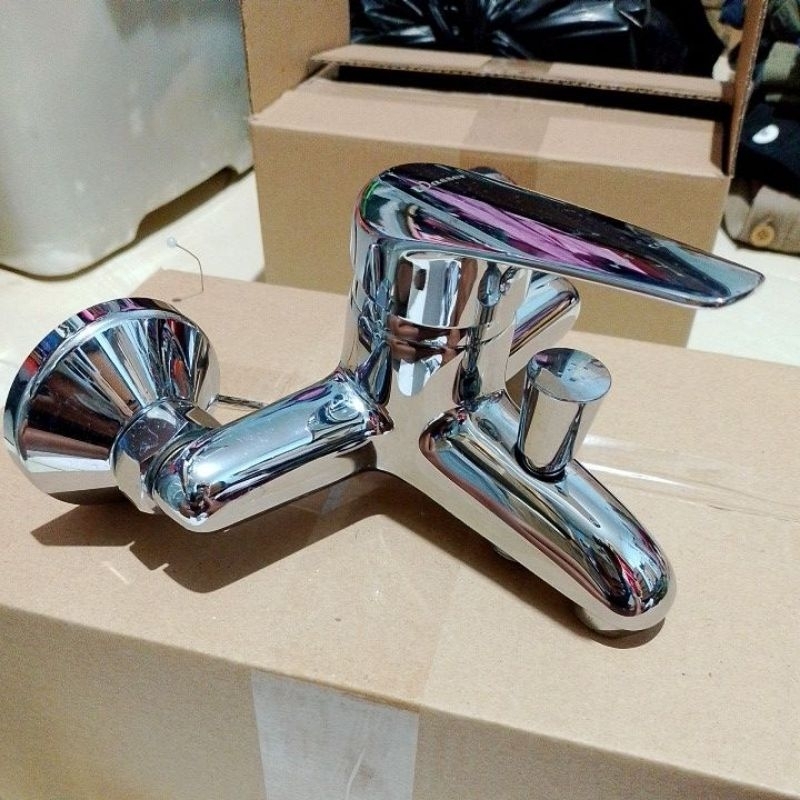 Kran Bath & Shower Panas Dingin Wasser