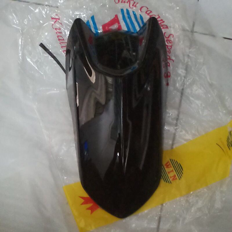 spakbor depan aerox merk win hitam glossy aerox 2017-2023
