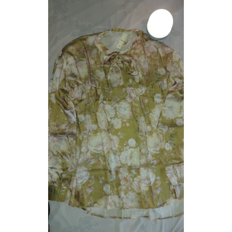 Blouse silk Motif bunga