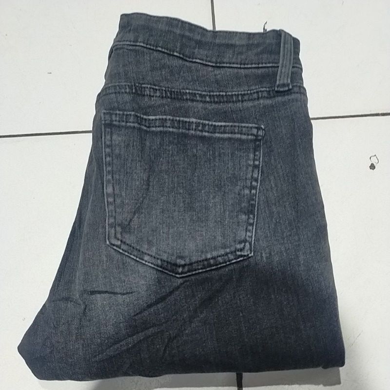 Jeans pria UNIQLO JEANS